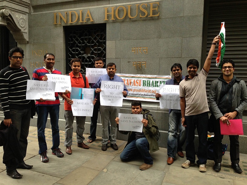 Protests in London against RTI Amendment by Pravasi Bharat